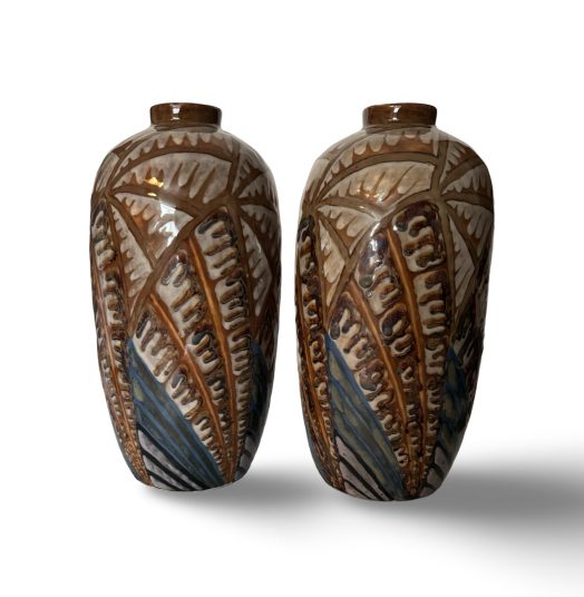 Paire de grands vases en porcelaine Camille Tharaud modèle "ailes de papillons"