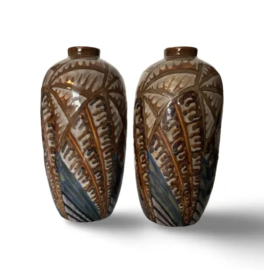 Paire de grands vases en porcelaine Camille Tharaud modèle "ailes de papillons"